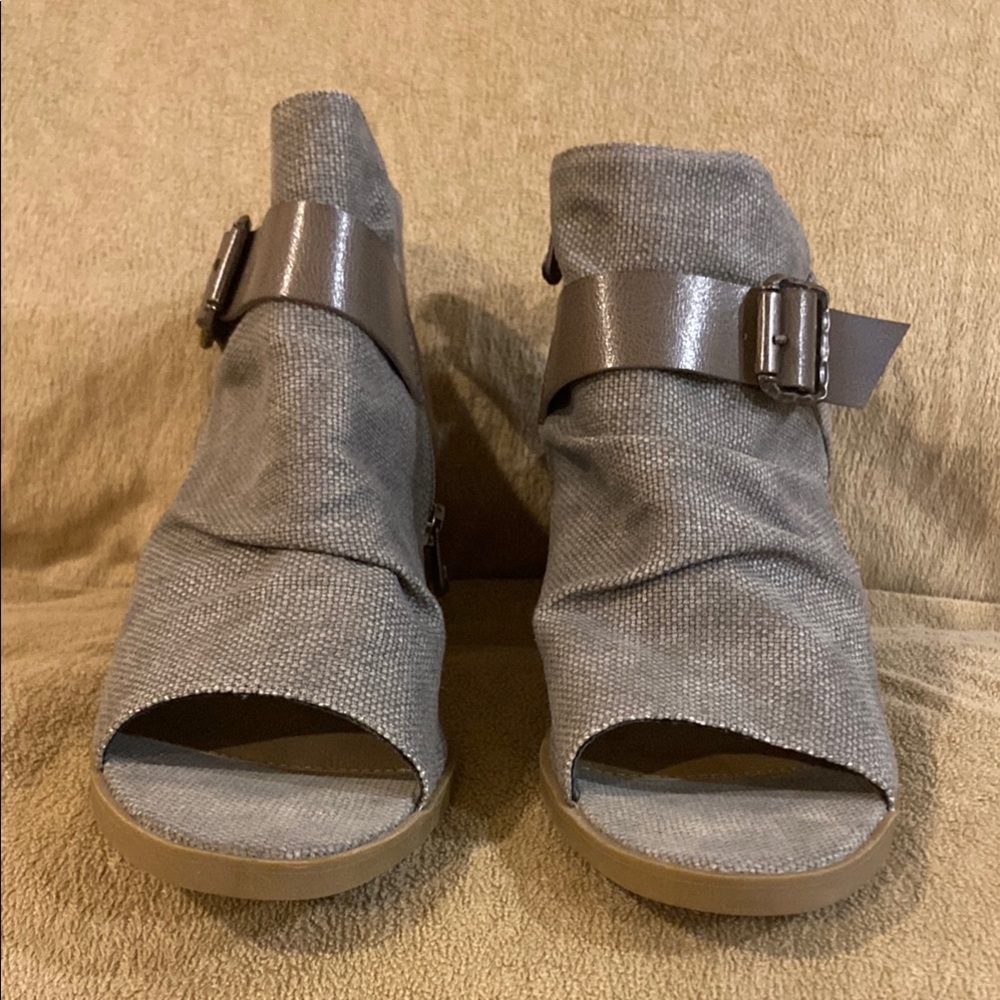 Stylish Gray Women's Open-Toe Shoes